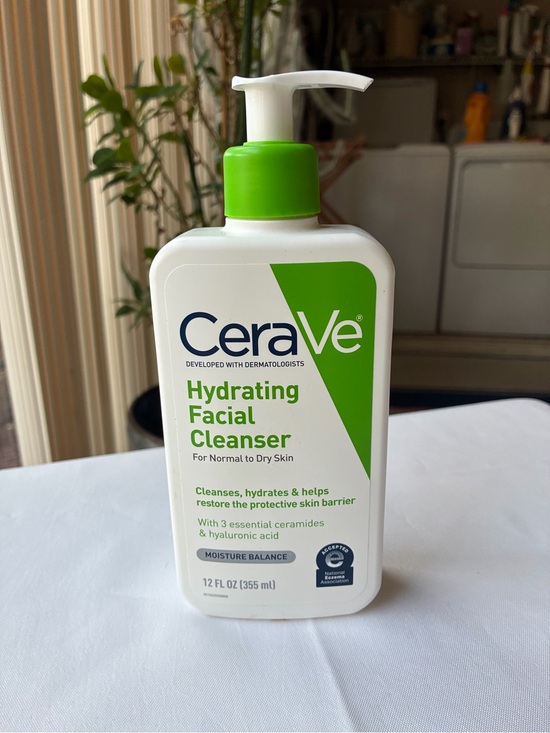 CeraVe Other - CeraVe Hydrating Facial Cleanser — White & Green